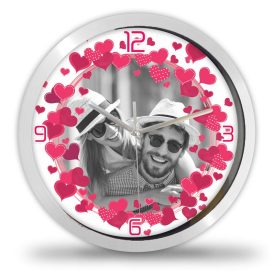 Sokszíves romantikus falióra saját fényképpel és pink mintás szívecskékkel a számlapon