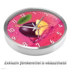 Szilvás falióra érett egész szilva és félbevágott gyümölcs grafikával csobbanó gyümölcslével magenta háttérben