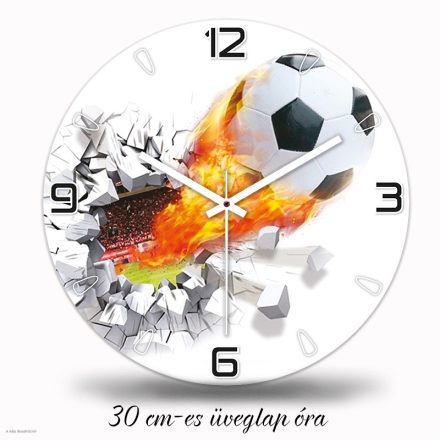 Dinamikus focis falióra falat áttörő lángoló futballabdával és teli stadion látképpel