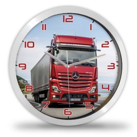Mercedes kamionos falióra