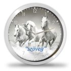 Fehér lovak falióra – retro