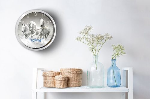 Fehér lovak falióra – retro