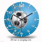 Dinamikus focis falióra kapuhálóba csapódó futballabdával és egyedi feliratozással