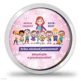 Ballagási falióra gyerekekkel, óvó/tanár nénivel