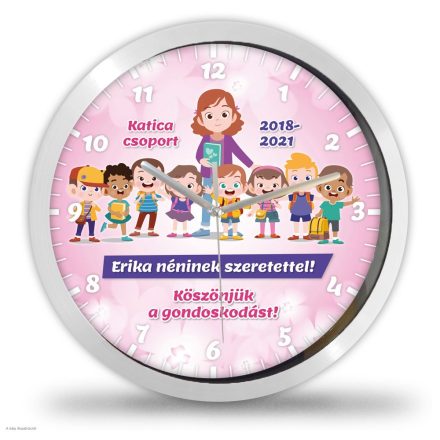 Ballagási falióra gyerekekkel, óvó/tanár nénivel