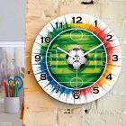 Focis falióra – Futballpályás dizájn színes háttérrel, csendes