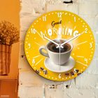 Kávés falióra gőzölgő feketekávé csésze grafikával és Good Morning felirattal napsárga háttérben