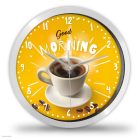 Kávés falióra gőzölgő feketekávé csésze grafikával és Good Morning felirattal napsárga háttérben