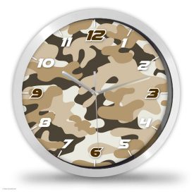 Terepmintás katonai falióra sivatagi barna és bézs camo mintával valamint barna kontúros számokkal