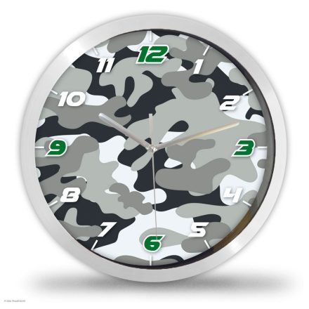 Terepmintás katonai falióra szürke és fekete camo mintával valamint zöld számokkal tiniszobába